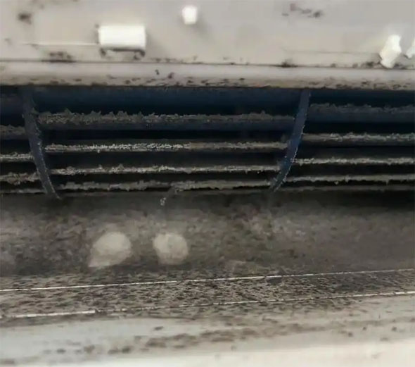 红花岗空调吹的风有股烧焦味是怎么回事